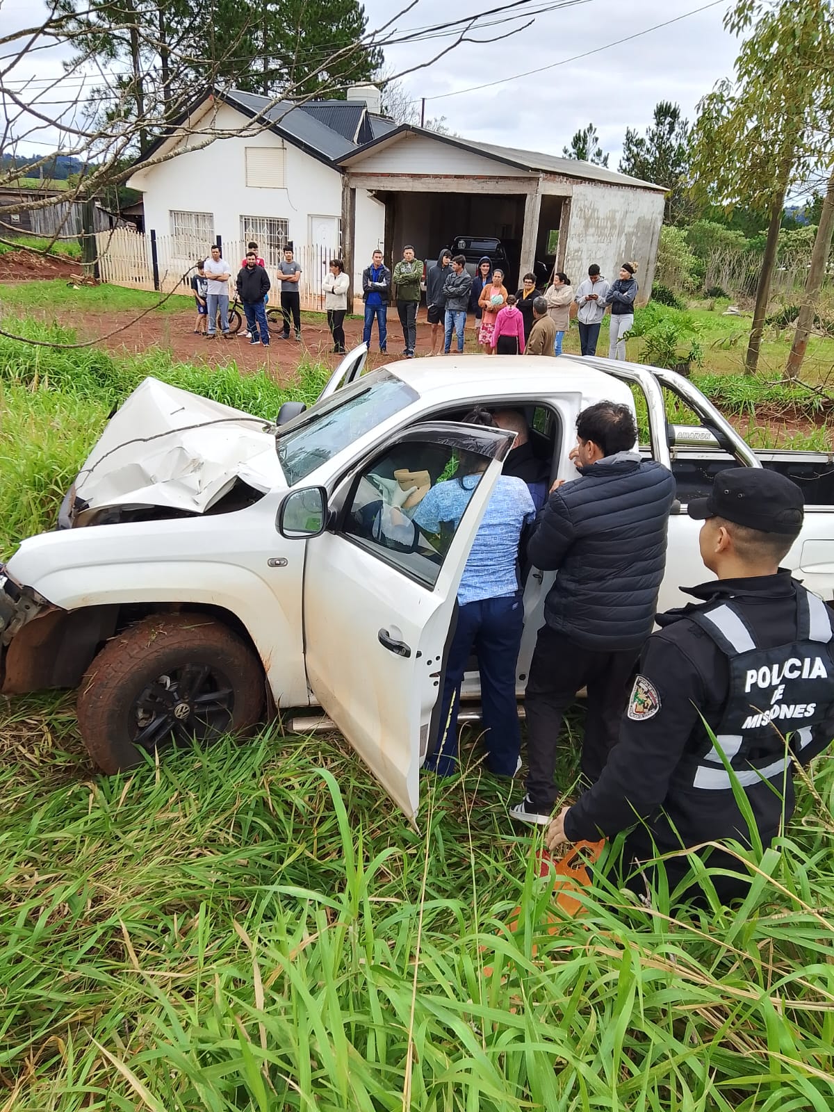 Intentó esquivar otro vehículo y despistó sobre la Ruta 103 en Campo Ramón